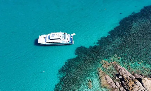Great Keppel Island Day Trip with Glass Bottom Boat Tour and Boom Netting