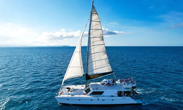 Whitsunday Island Yacht Sail, SUP & Snorkel Tour with Lunch