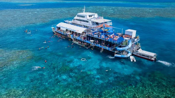 Moore Reef Cruise and Introductory Dive with Lunch