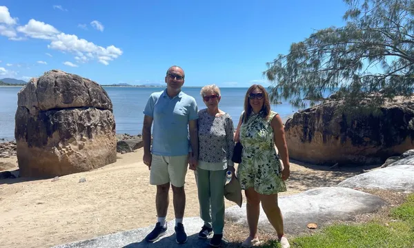 Bowen Beaches and Seafood Tour from Airlie Beach - Full Day