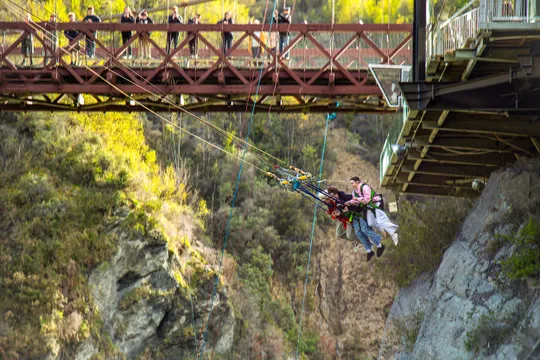 43 Metre Kawarau Bridge Giant Swing from Queenstown