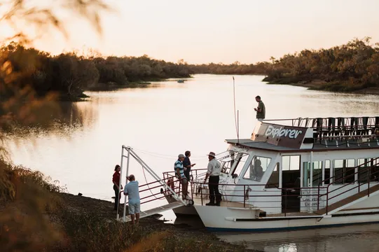 Thomson River 2 Course Dinner Cruise & Show - 90 Minutes